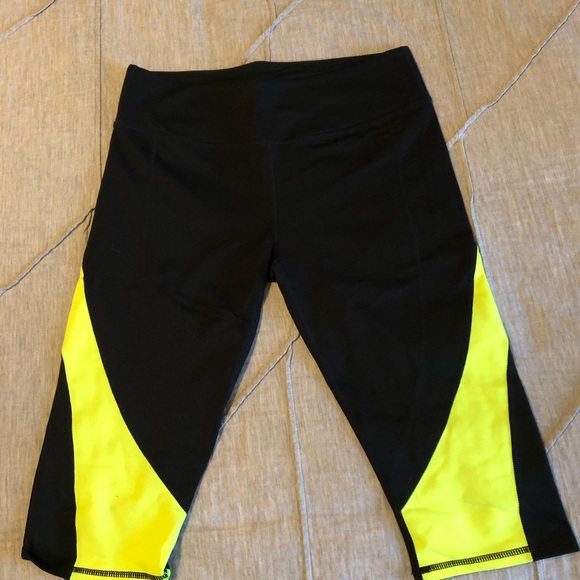 Fabletics Workout Capris - Picture 1 of 4